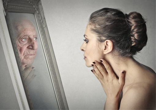 Яндекс-картинки. Боюсь старости. Что делать? Примите свои страхи, изучите их и сосредоточьтесь на том, что вы можете контролировать: здоровье, личностный рост и наслаждение жизнью в каждом возрасте.