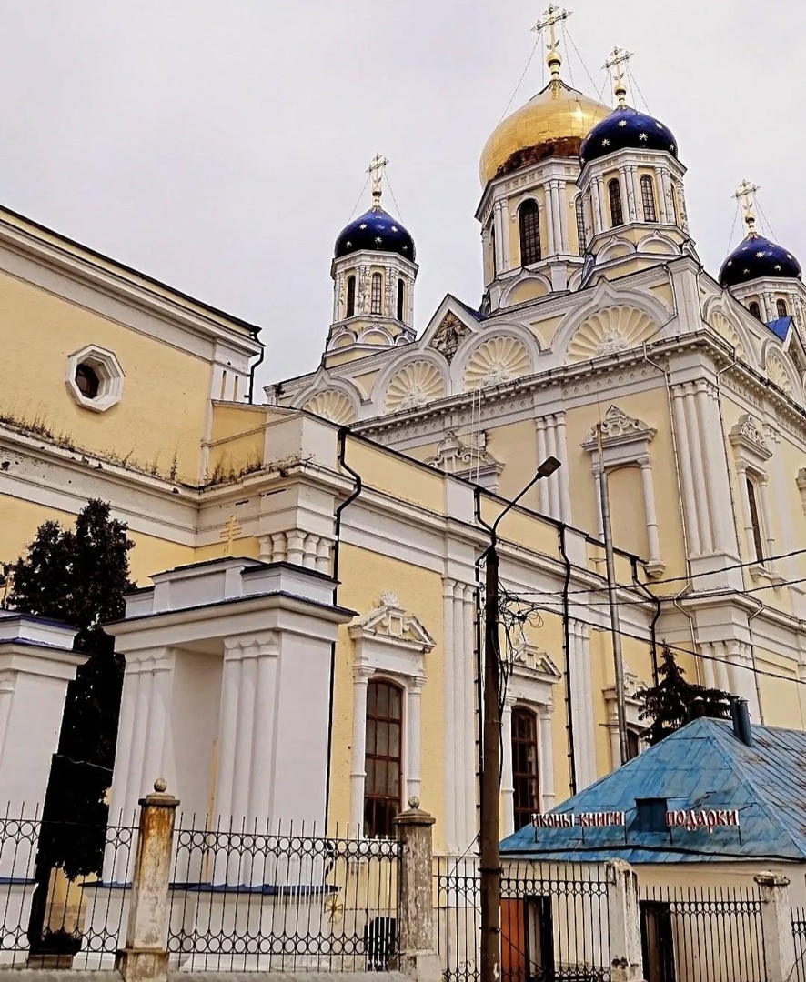 И действительно, если присмотреться, то есть что - то общее в облике собора