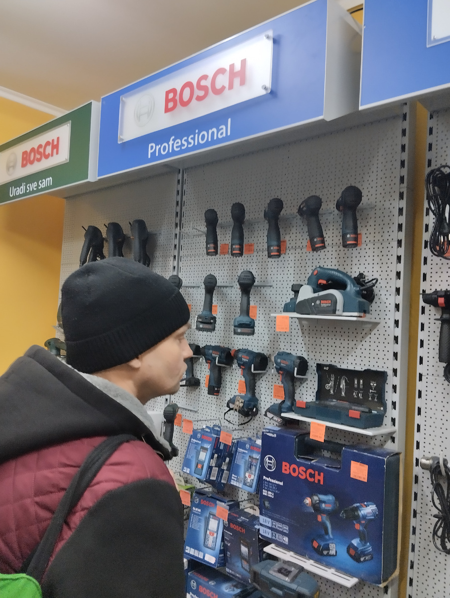 Муж в любимом магазине