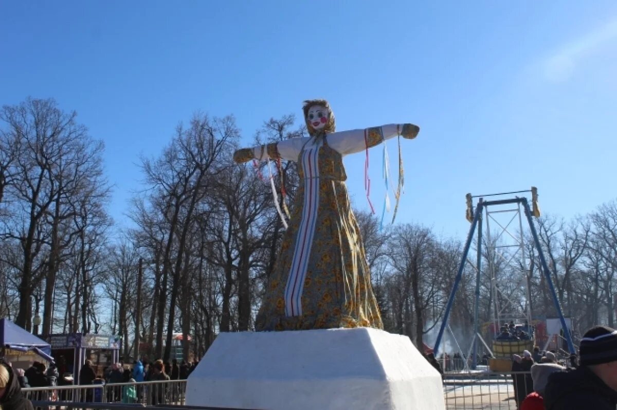    Масленица и Любэ.