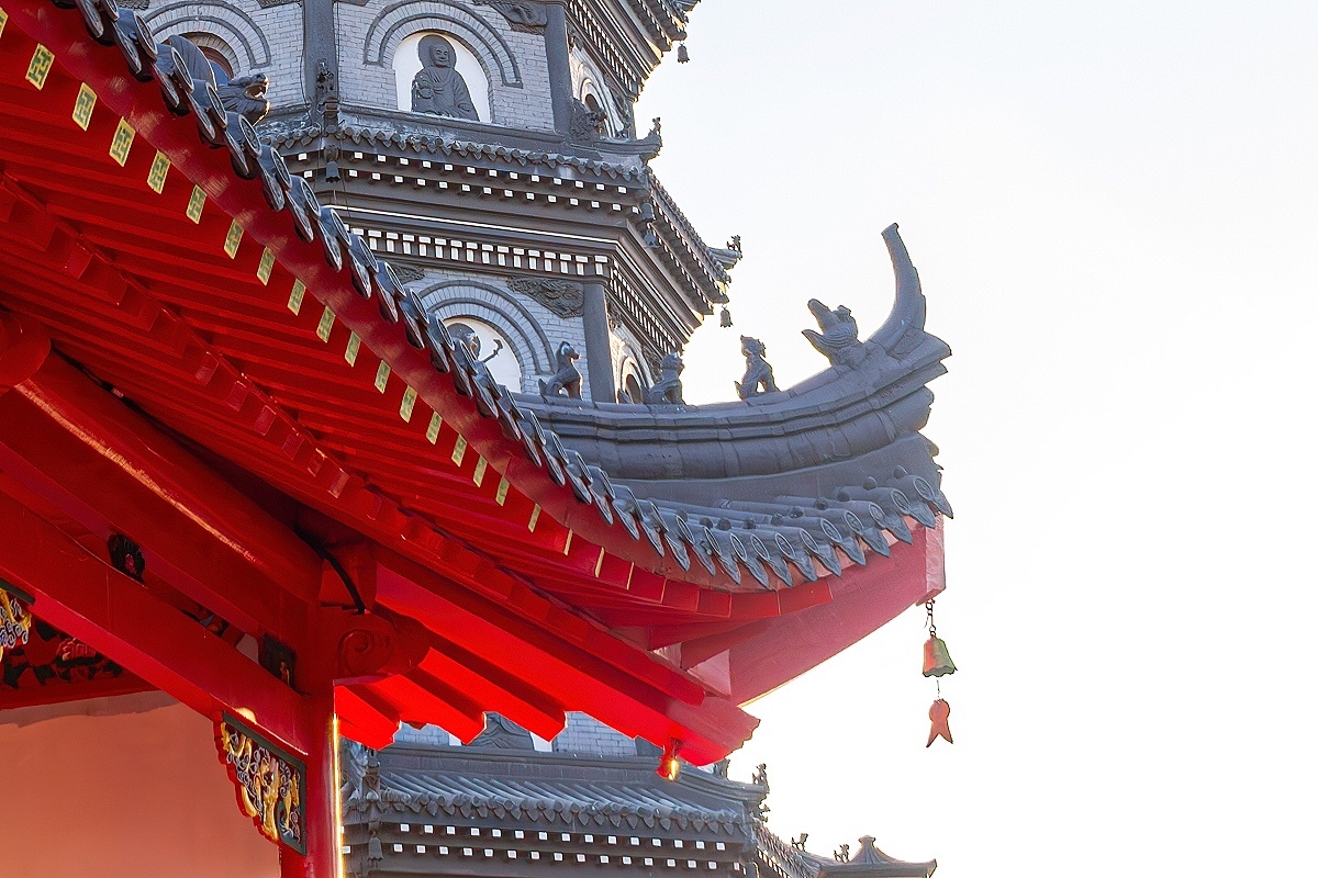 Lushengyi / Shuttersock / FOTODOM📷Фигурки Небесной Лошади часто украшают скаты крыш в Китае, что символизирует богатство хозяина дома