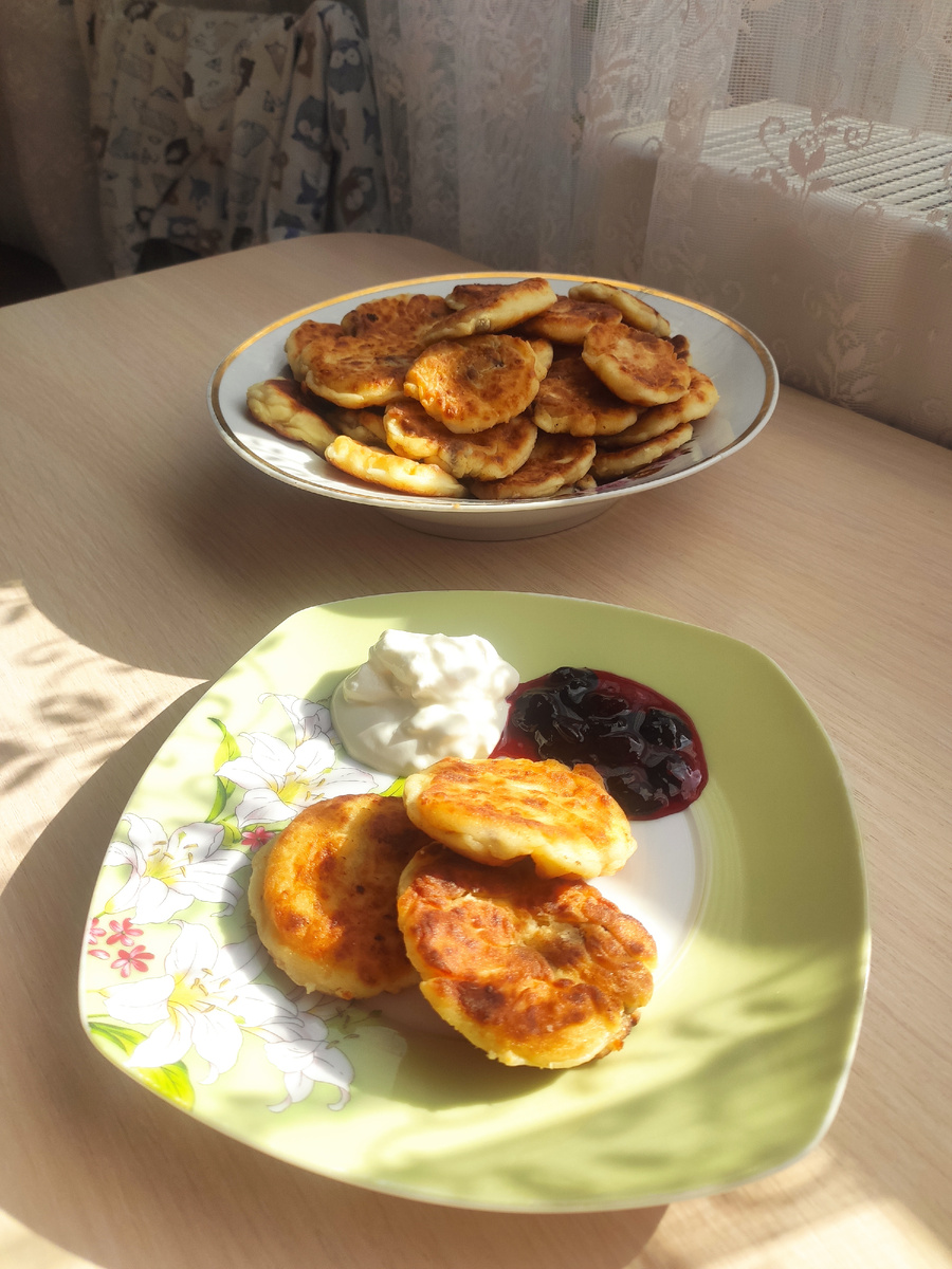 С вареньем и сметаной