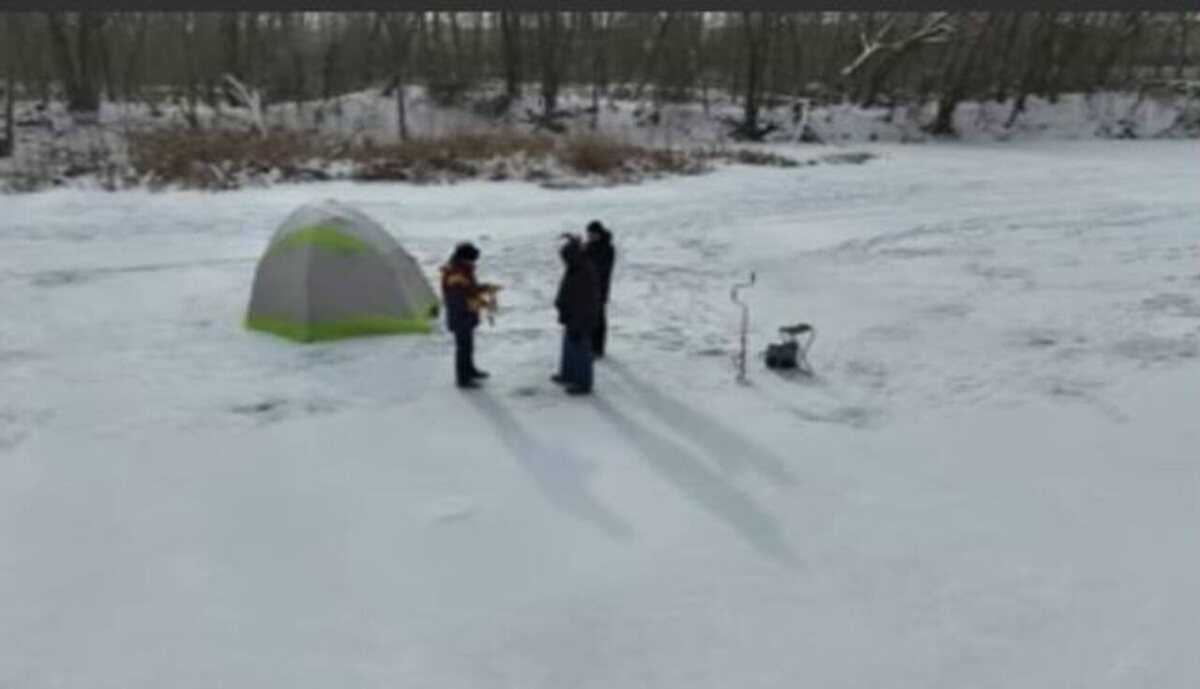    Ледовую обстановку на реке Сейм в Курске оценили спасатели