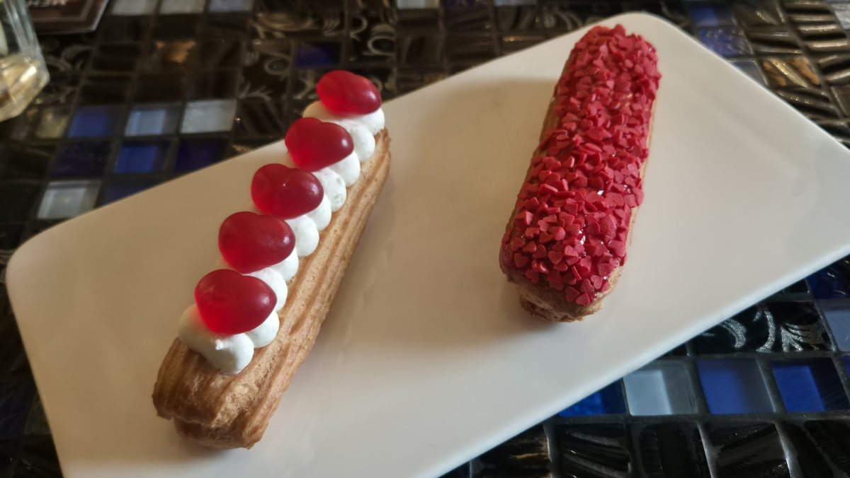 "Валентиночные" эклер