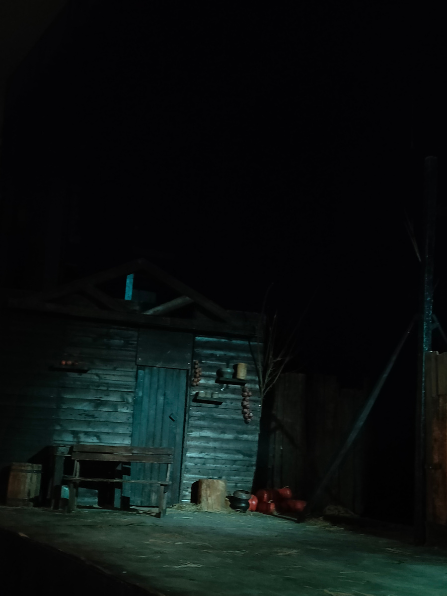 Декорации. Сцена. Фото автора.