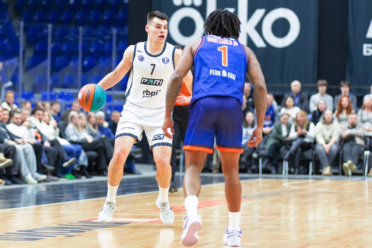    Нижегородцы продолжают сражаться за место в плей-офф