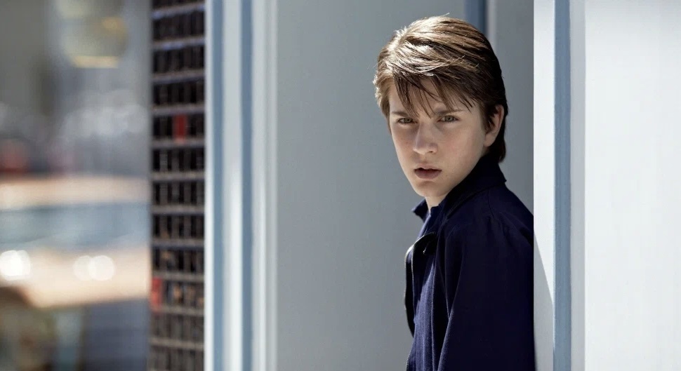 Фильм снят по культовой манге Дзиро Танигути. Автор появляется в одной из сцен картины.