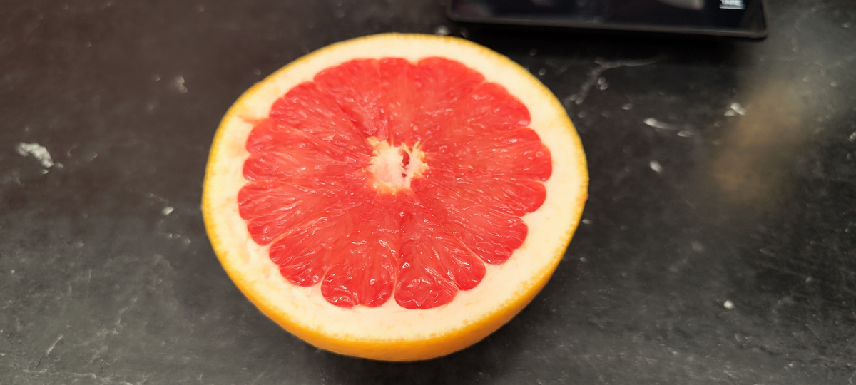 Остаток от грейпфрута. Можно тоже скушать ложкой.