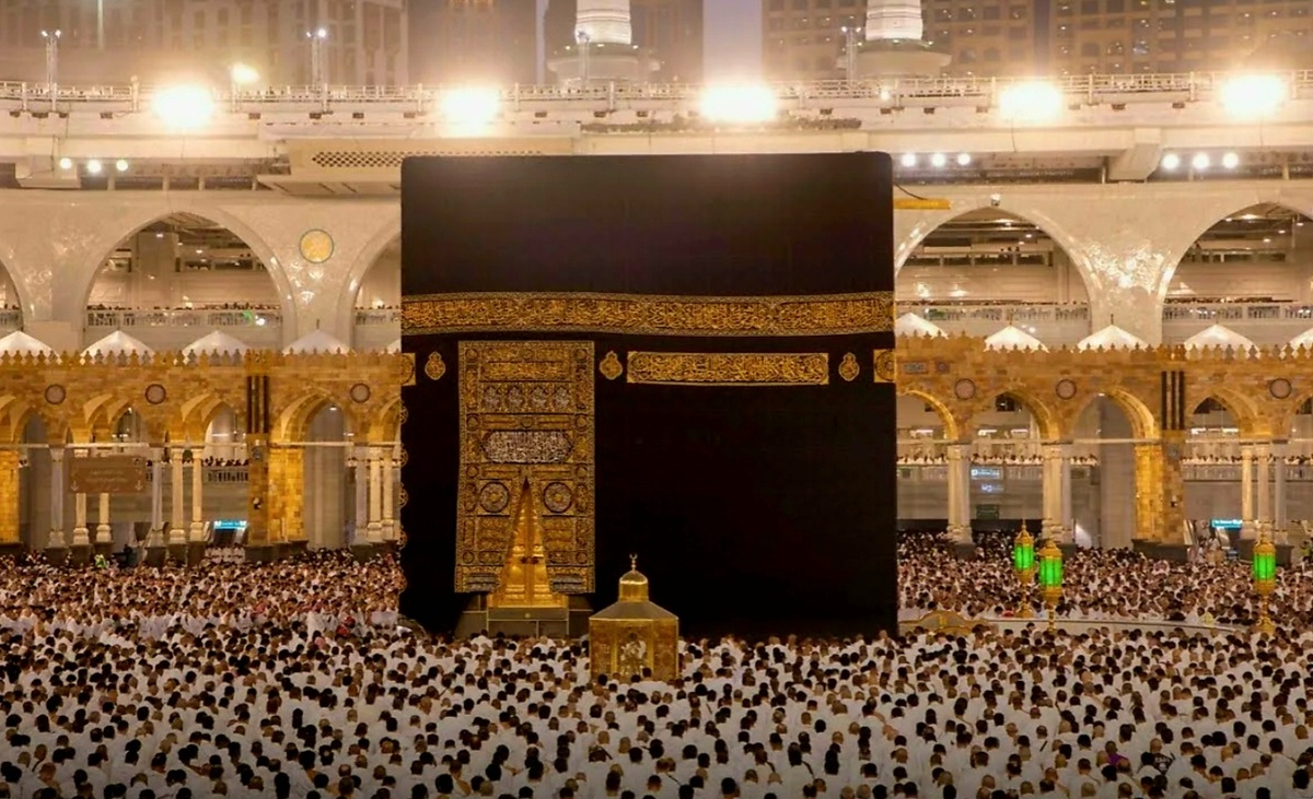 Кааба внутри Мечети Аль-Харам в Мекке.