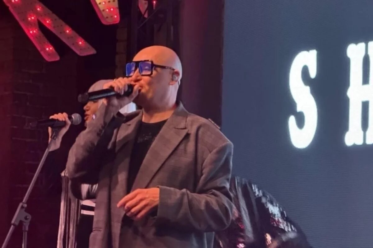    Опубликованы кадры выступления Шуры в баре Новосибирска