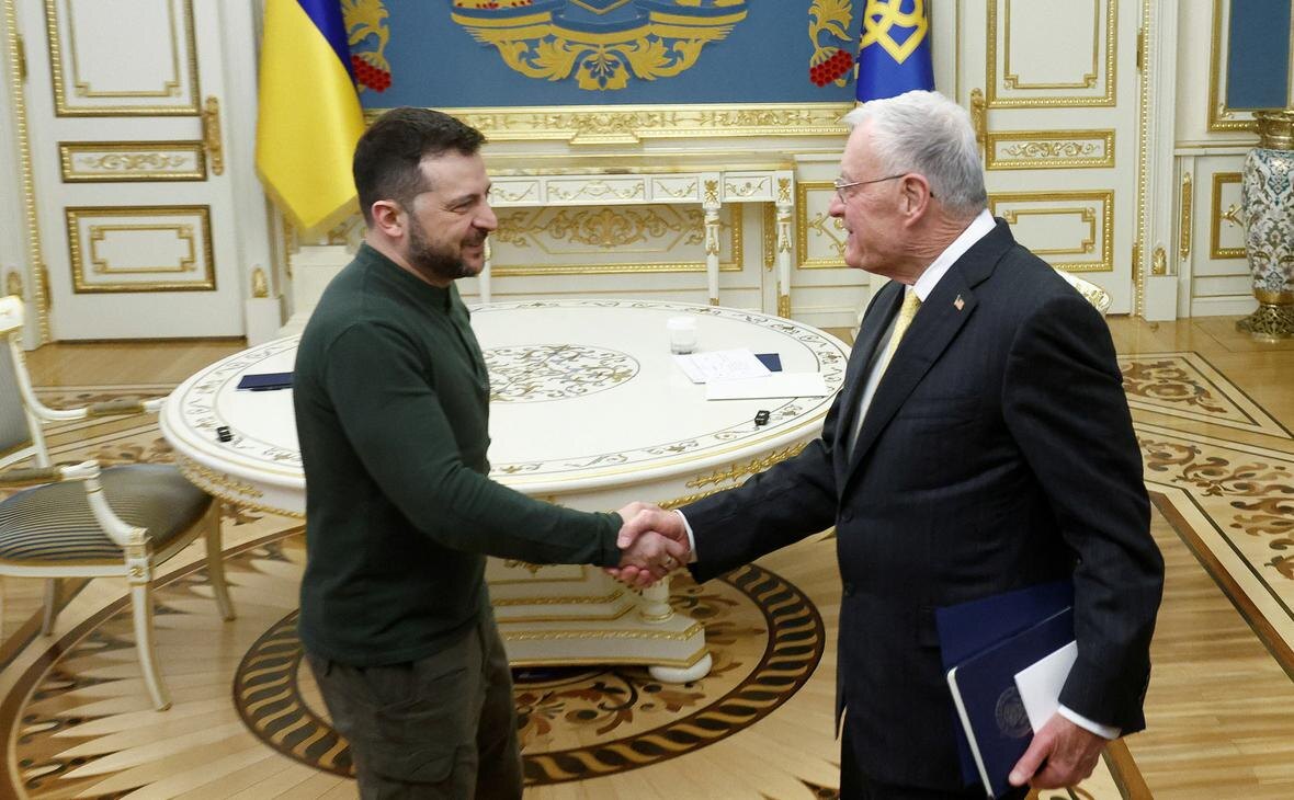    Владимир Зеленский и Кит Келлогг Фото: Thomas Peter / Reuters Георгий