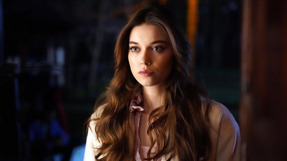 Героиня Сейран. Сериал "Зимородок". Источник фотографии: https://m.imdb.com/title/tt26896369/mediaindex/?ref_=tt_mv_sm