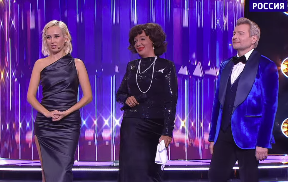 Валерия Ланская с ведущими шоу. 