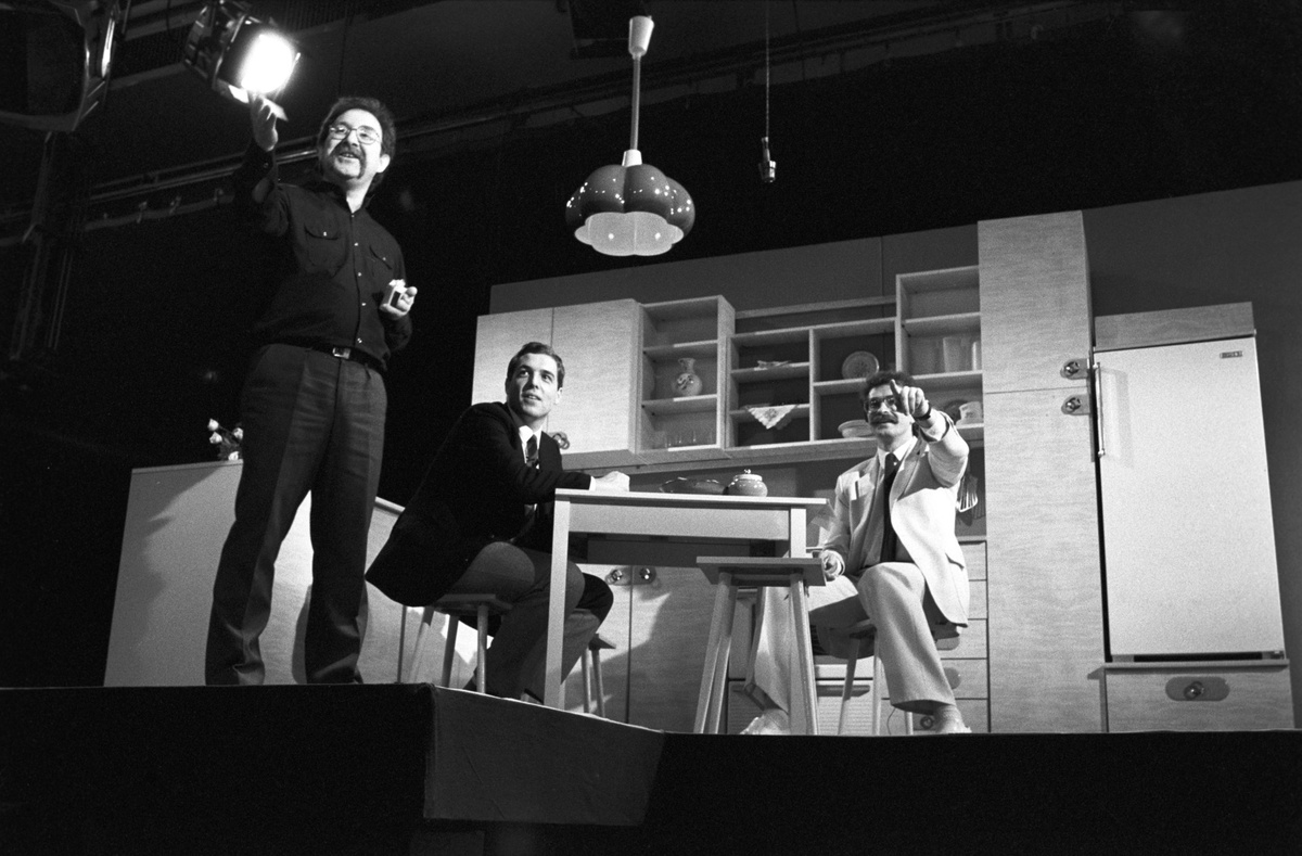    В 1987 году Листьев перешёл в молодёжную редакцию Центрального телевидения и стал одним из ведущих популярной информационно-развлекательной программы «Взгляд», в центре внимания которой были злободневные социальные темы / РИА Новости