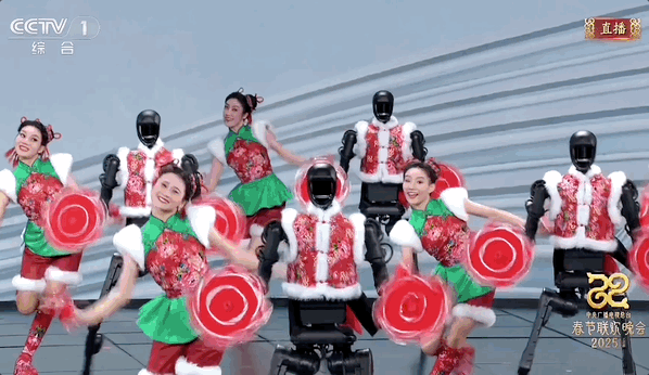 Улучшенный гуманоидный робот H1 Yushu Technology, по сравнению с 2021 годом, появился на гала-концерте Весеннего фестиваля 2025 года.