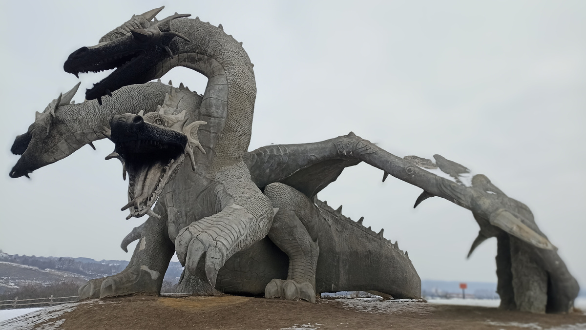 На Кудикиной горе Змей Горыныч Масленицу встречает