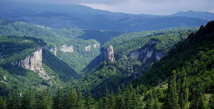 Изображение взято с сайта https://kulturologia.ru/files/u18046/pillar-church-georgia-01.jpg