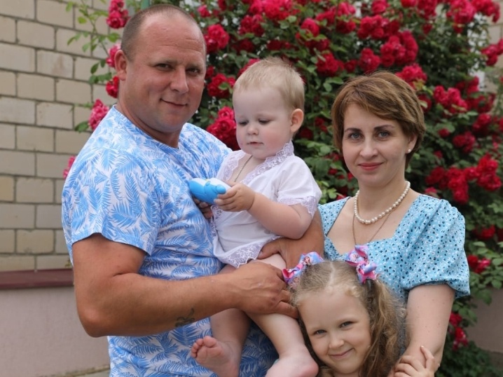 Юлия Васильевна Бурцева с семьей