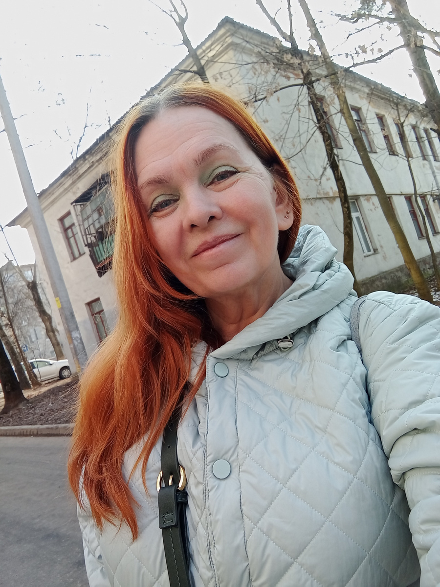 Сбегала в Пятерочку. Часть продуктов покупаю там. И цена бывает супер приятной. Взяла в запас сироп топинамбура по 111 рублей. И пенсионная скидка приятна. 