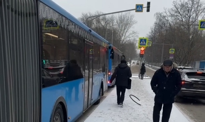    Дорога к остановке стала угрозой для жизни
