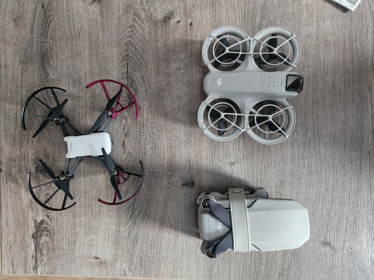 Моя "авиагруппа" телло давно не летал это в целом чисто игрушка, но с него началась вторая попытка с дронами