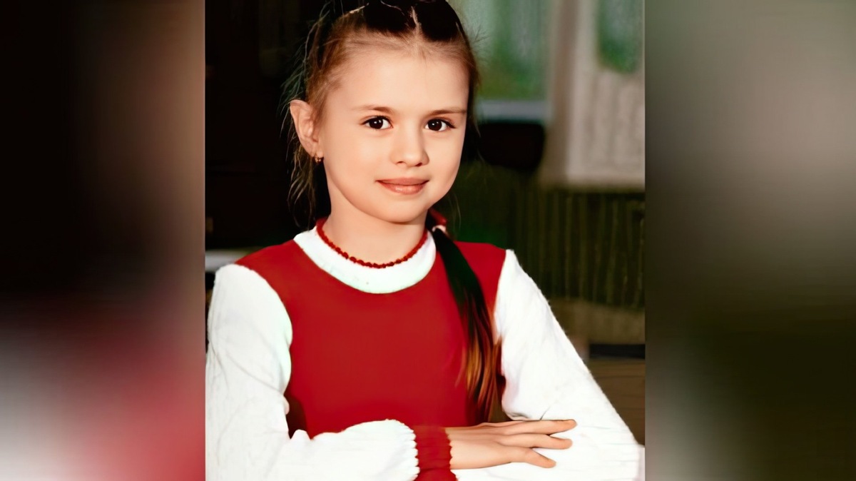    Анна Семенович в детстве