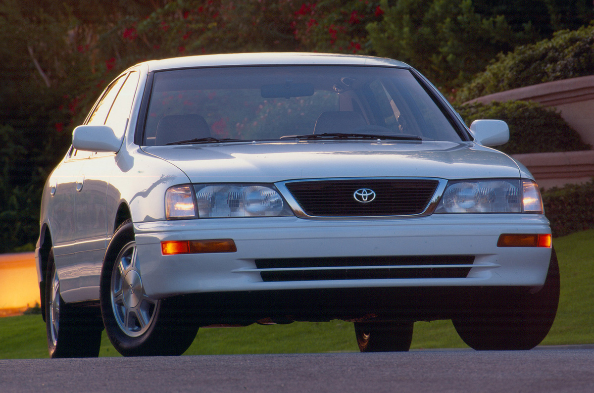    ### Toyota Avalon (1995–1999 г.в.) Самый большой зарегистрированный пробег: 320 000 миль (514 990 километров)   
Toyota