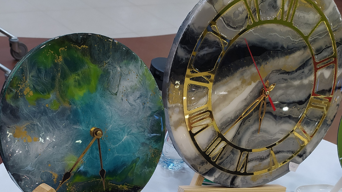 Эти часы, океанские, справа, очень-очень хочу...  Вторая ярмарка. 