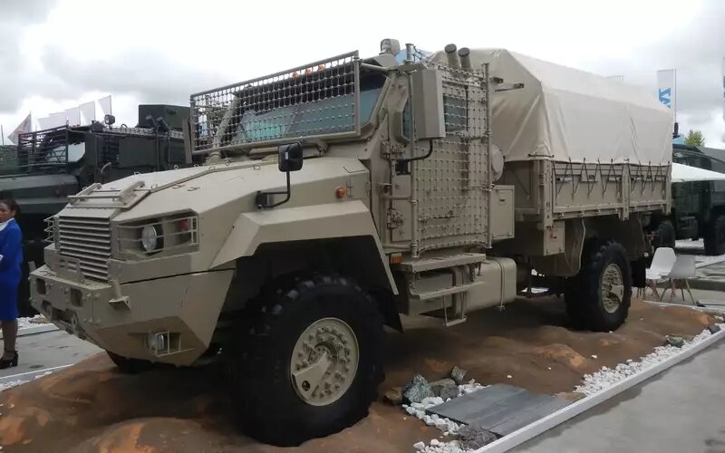    Бронированный автомобиль многоцелевого назначения КАМАЗ-4385. Двигатель – КАМАЗ-610 мощностью 350 л.с., коробка механическая – девятиступенчатая. Грузоподъемность – 2,8 тонны, а максимальная скорость – 100 км/ч.