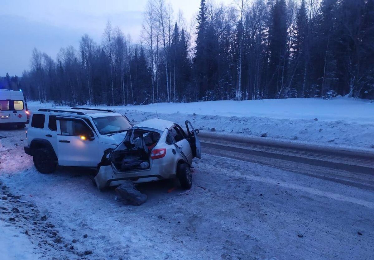     На трассе в Красноярском крае в лобовой аварии погиб человек