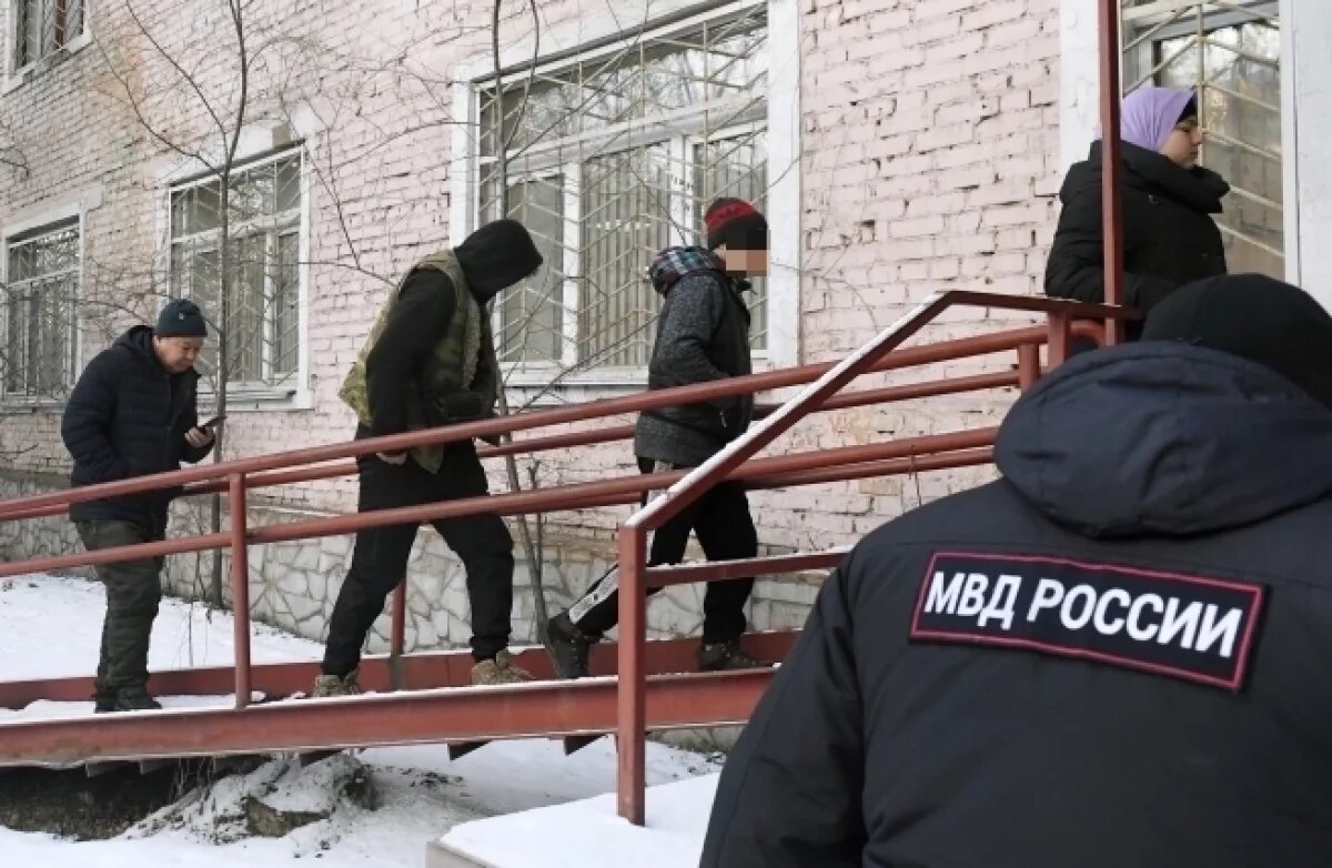    Облаву на иностранцев провели силовики Челябинской области около аэропорта