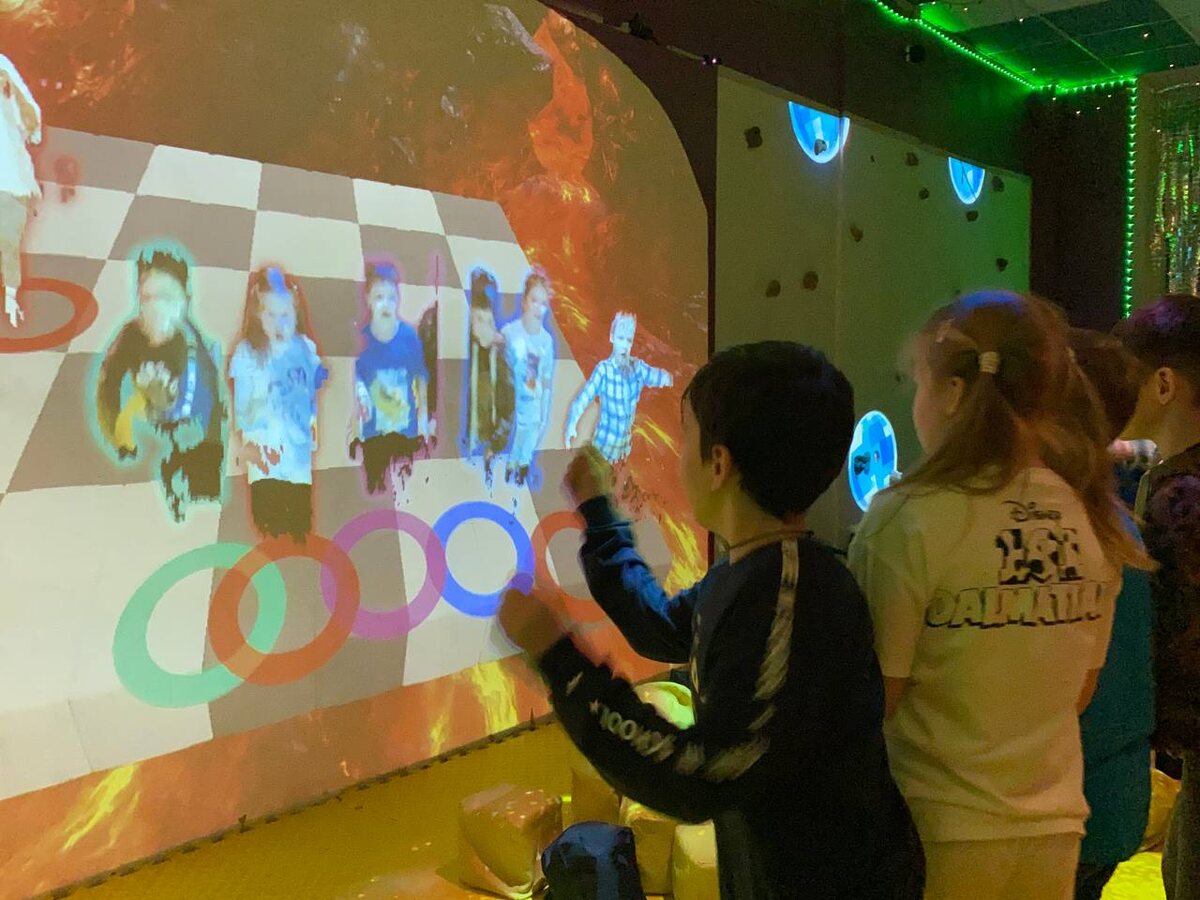 Интерактивная стена парнера сети франшиз interactive kids