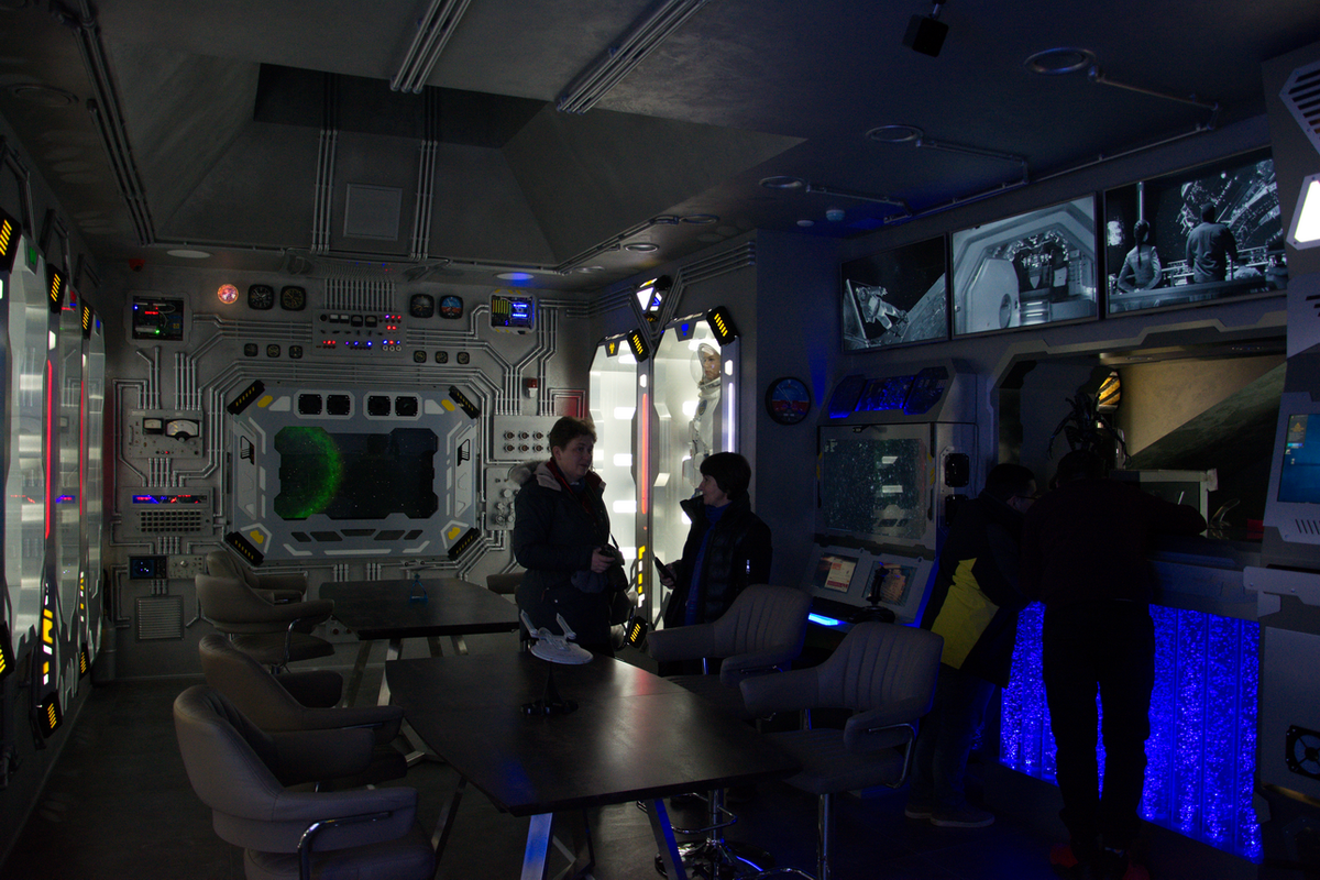 Каюткомпания. Фото Сергея Малышева.