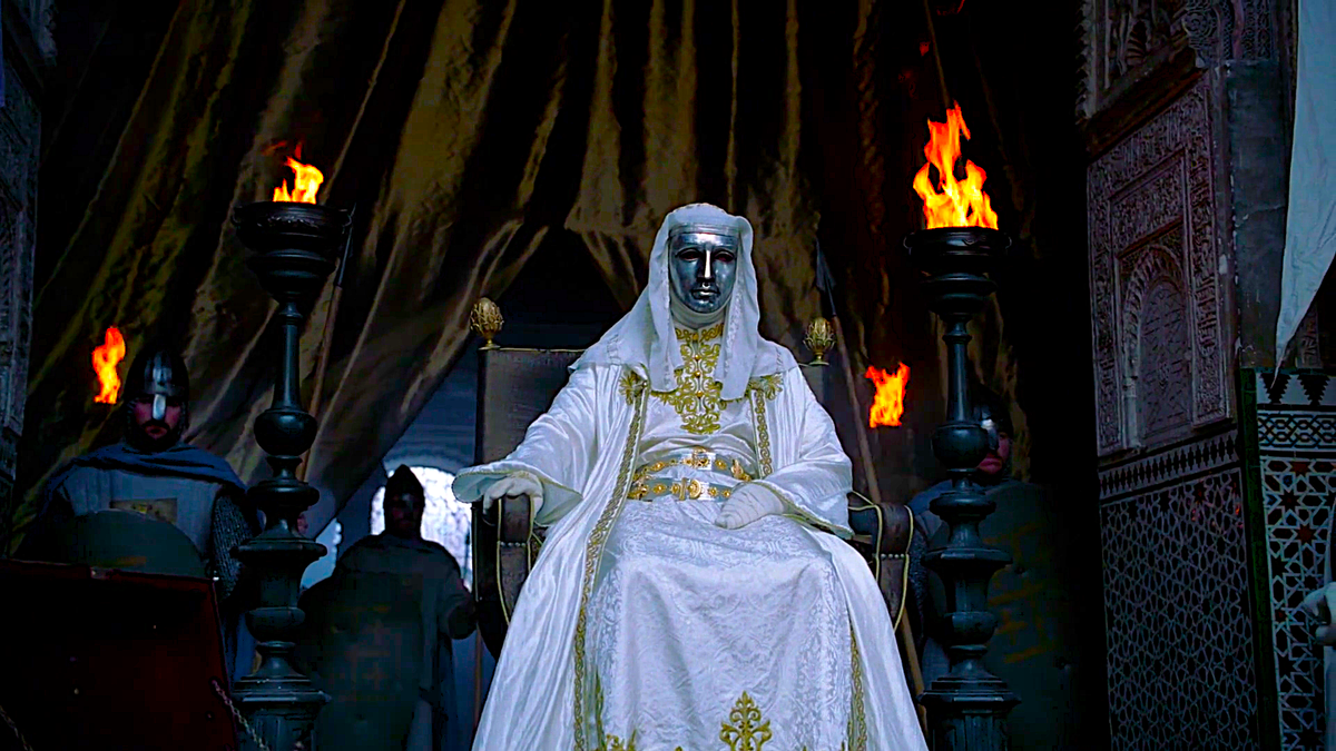 Здесь и далее по тексту размещены кадры из фильма «Царство небесное» (Производство: США, Великобритания и Германия. 2005 год; режиссёр – Ридли Скотт, автор сценария – Уильям Монахан), на которых запечатлены главные исторические антиподы сегодняшней публикации – иерусалимский король Балдуин IV Прокажённый и султан Салах ад-Дин. В роли Балдуина IV – американский актёр Эдвард Харрисон Нортон. В роли Саладина – сирийский актёр Гассан Масуд