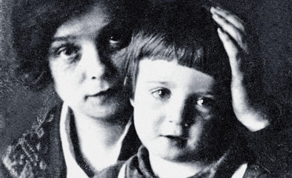 Надежда Вольпин с сыном Александром