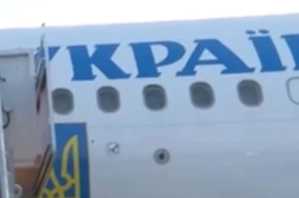    Самолет Зеленского направился из США в Великобританию