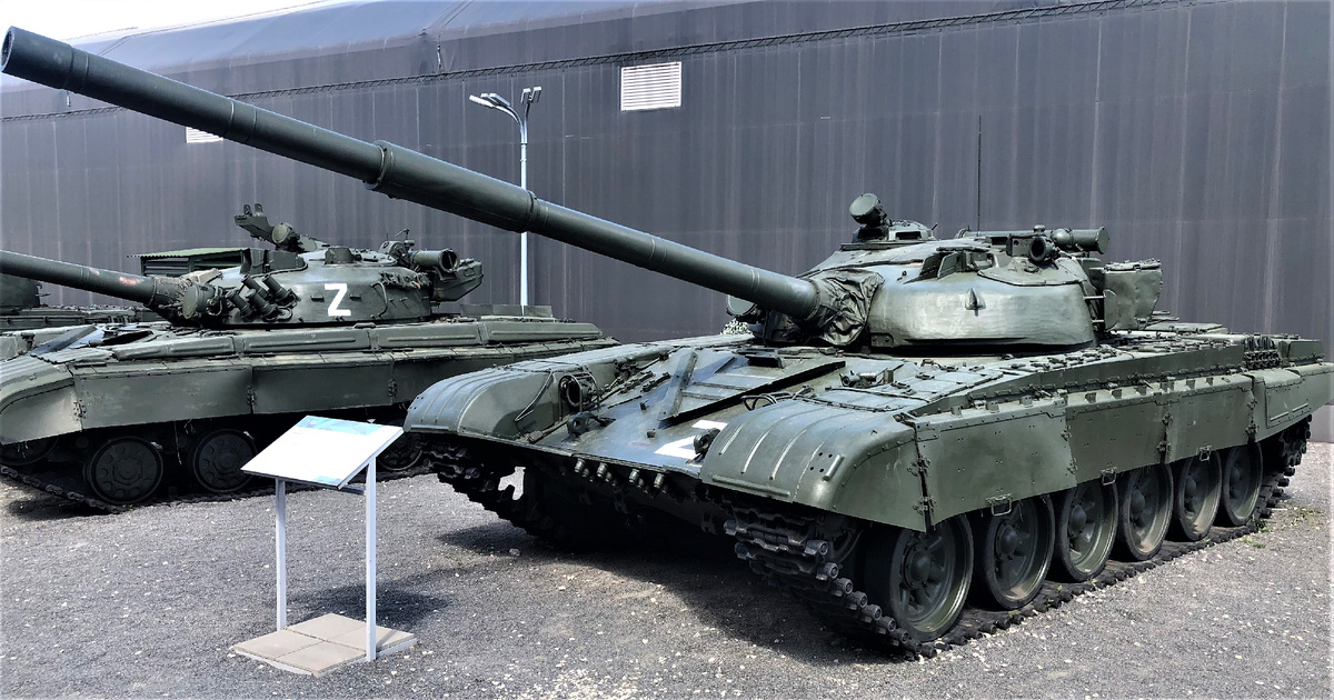 Т-72А выпуска октябрь 1979 , прошедший капремонт с установкой дополнительной бронеплиты на ВЛД и усиленной антинейтронной защитой. Парк "Патриот" г. Тула.