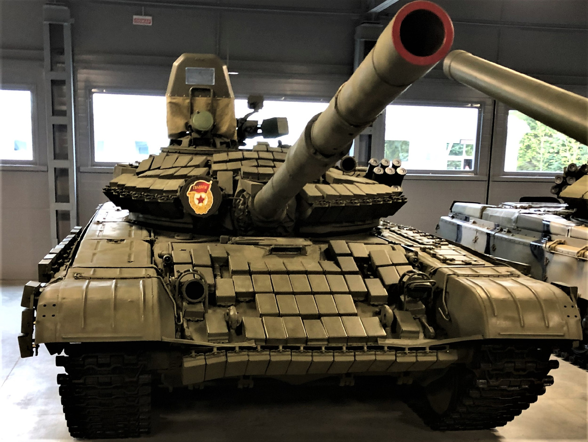 Т-72А , оснащенный навесной ДЗ "Контакт" в Техническом Центре Парка "Патриот".