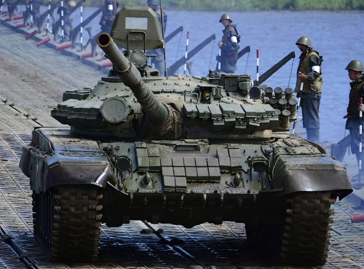 Т-72АВ , оснащенный ППН 1К13-49 на учениях Российской Армии. Фото: Юрий Смитюк/ tassphoto.com 