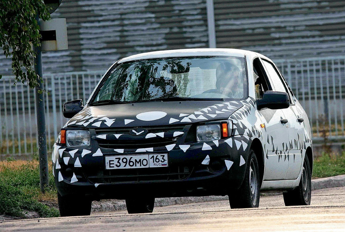 Ранний прототип "Лада Гранта" на дорожных испытаниях 