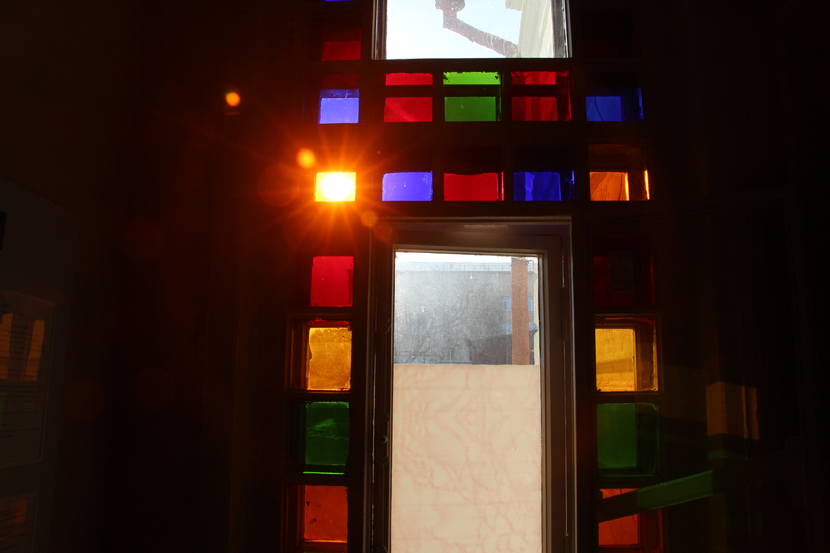 Уникальная историческая расстекловка в доме Солдаткина. Фото автора, 2015 г.