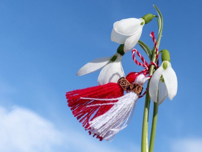 Вместо кисточек можно встретить мэрцишоры с цветочками в форме ромашек или ландышей, например.  