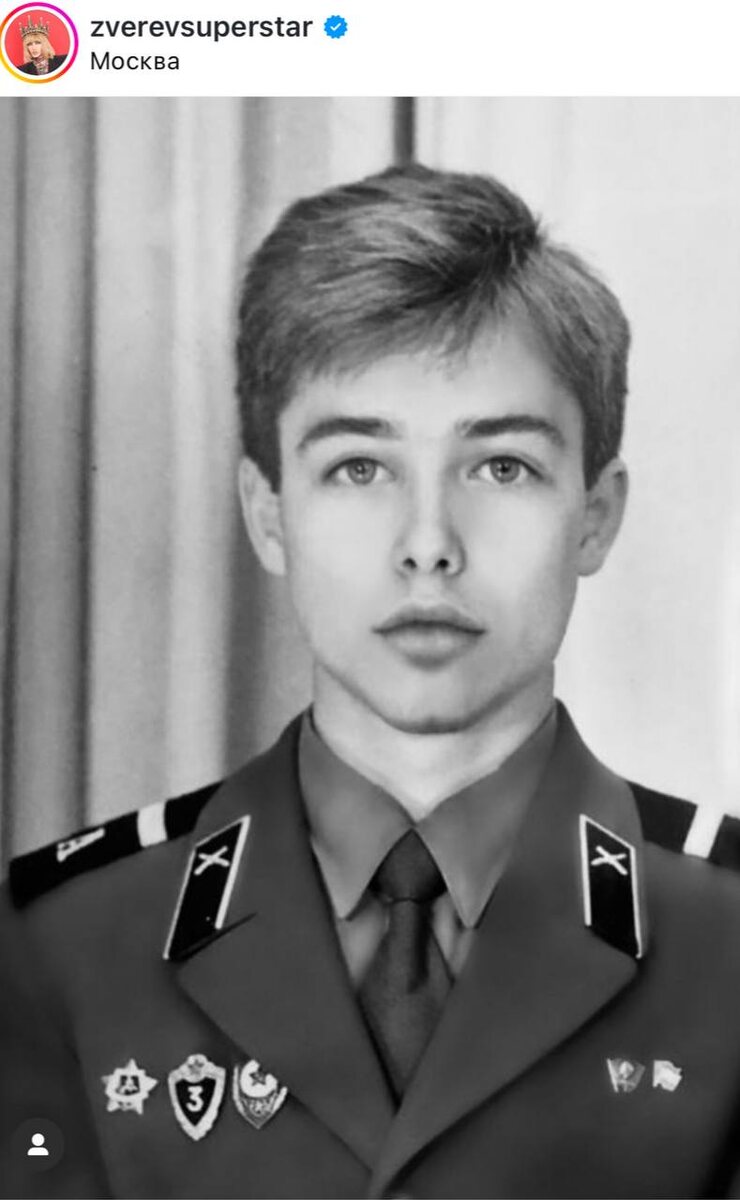 Сергей явно пытается изменить свое прошлое с помощью Фотошопа
