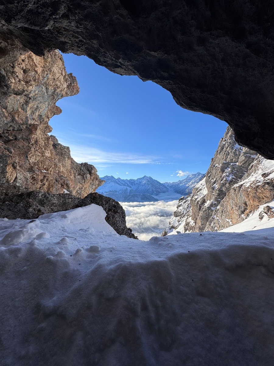 Этот снимок сделала моя сестра, поднимаясь в горы