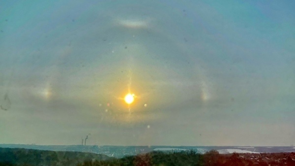 Эффект гало над Курском 1 марта 2025. Фото Яндекс. 