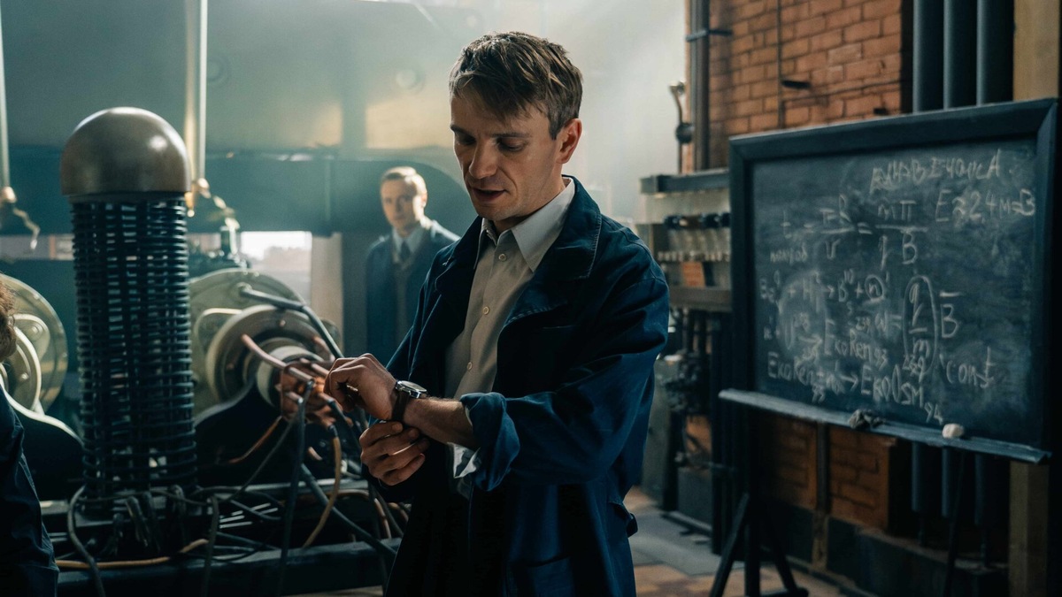Кадр из сериала "Атом" (2025, реж. Н.Эген)