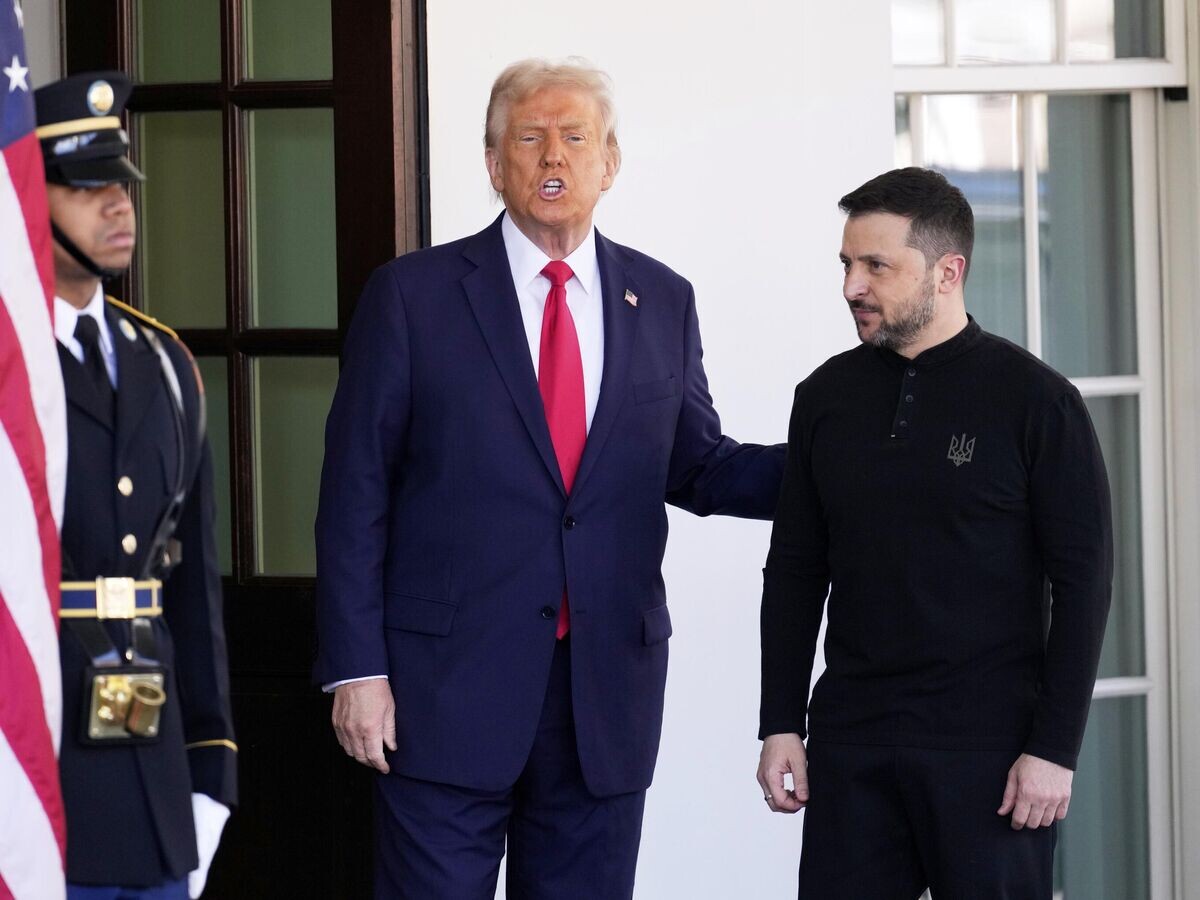    Дональд Трамп и Владимир Зеленский во время встречи в Вашингтоне© AP Photo / Ben Curtis