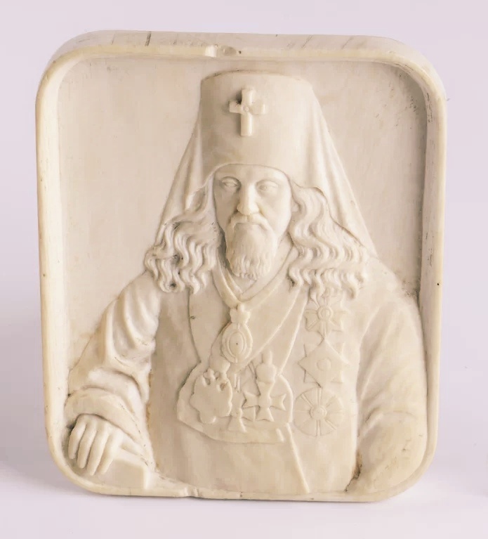 Серяков, Яков Памфилович (1818-не ранее 1869). Рельефный портрет митрополита Макария (Михаила Булгакова). Россия, сер. 1850-х гг., кость; резьба. Размер10,1х8,2 см
