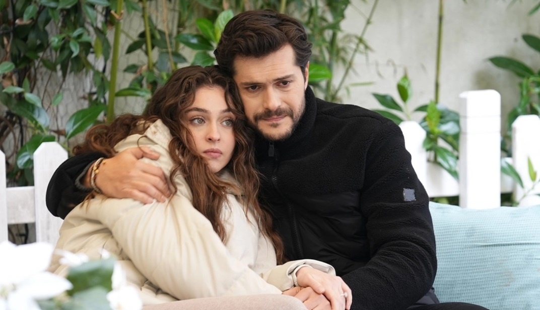 кадр из сериала "Лейла"