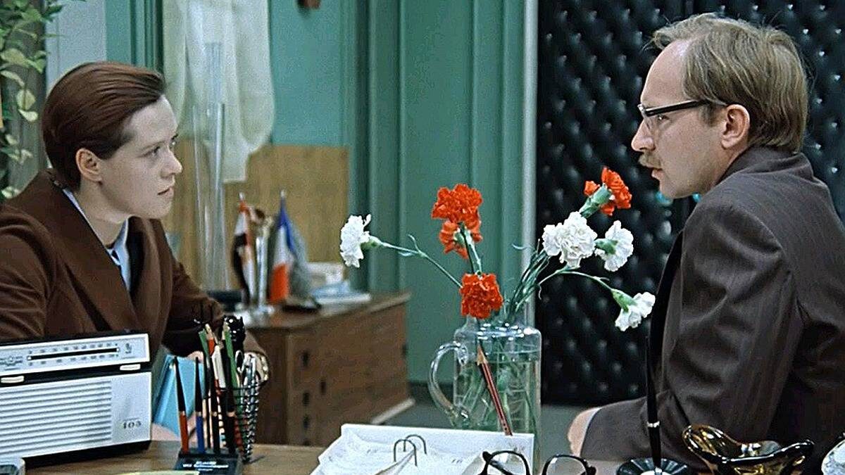    Кадр из фильма «Служебный роман»